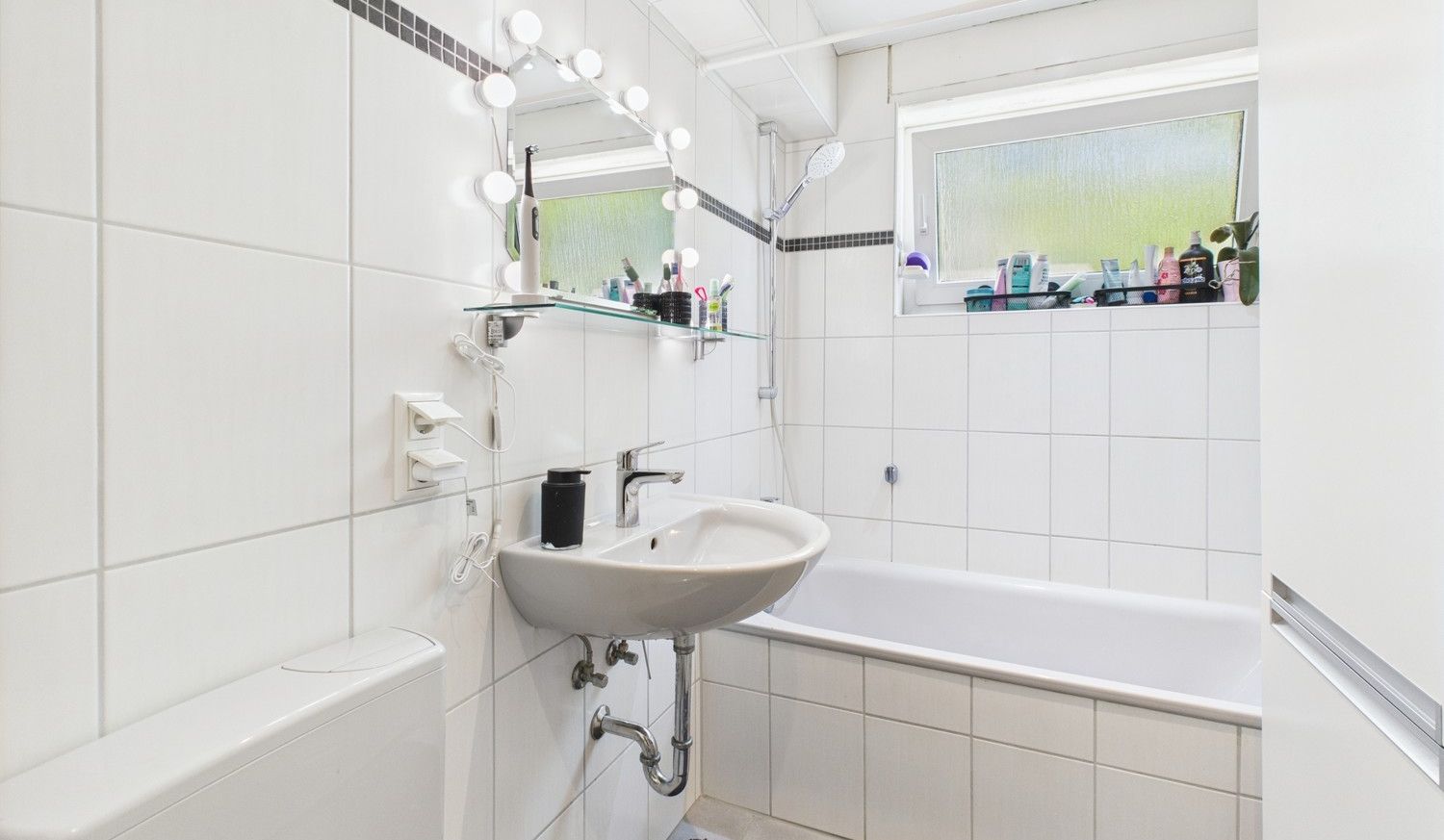 Tageslichtbad mit Badewanne