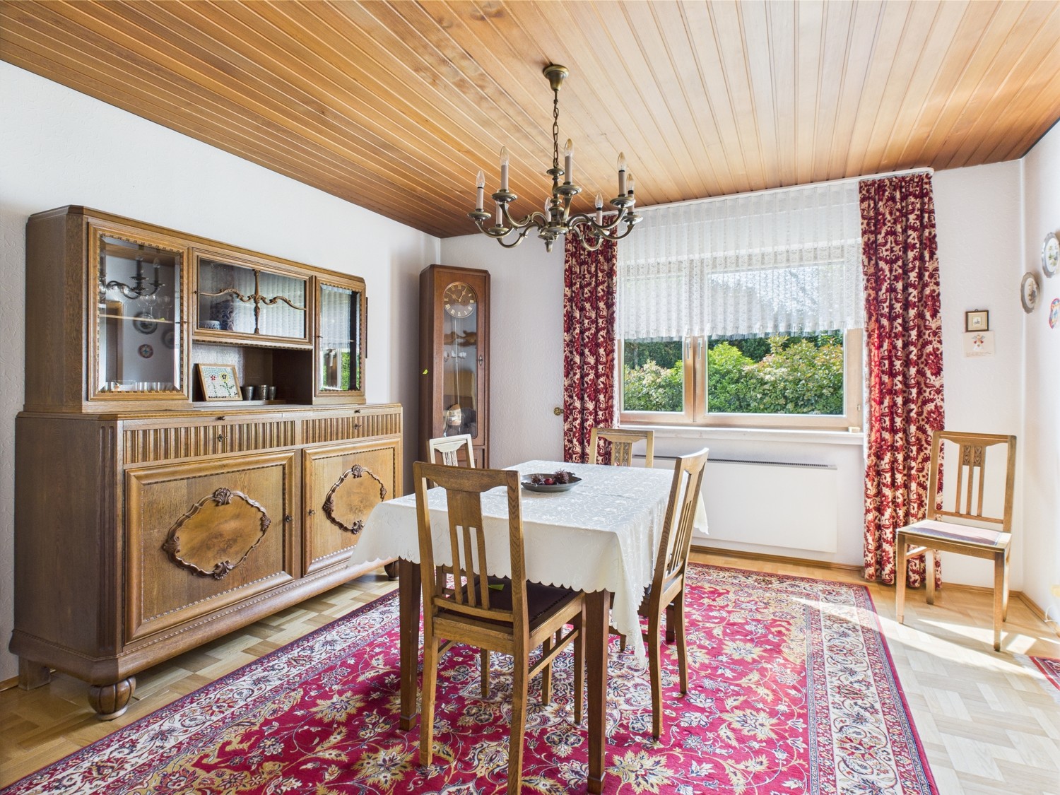 ... geräumigen Esszimmer
