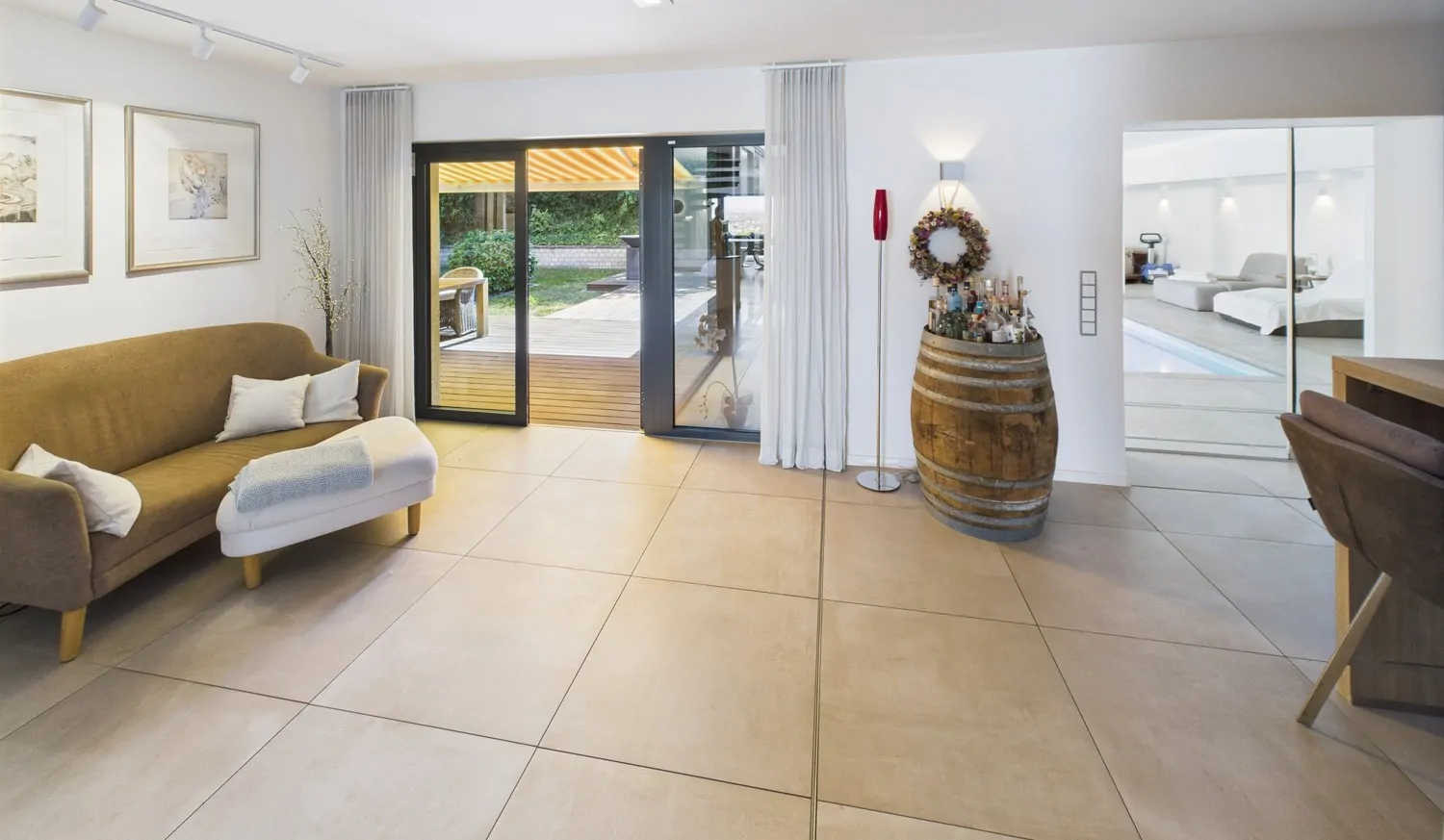 großflächiger Flur