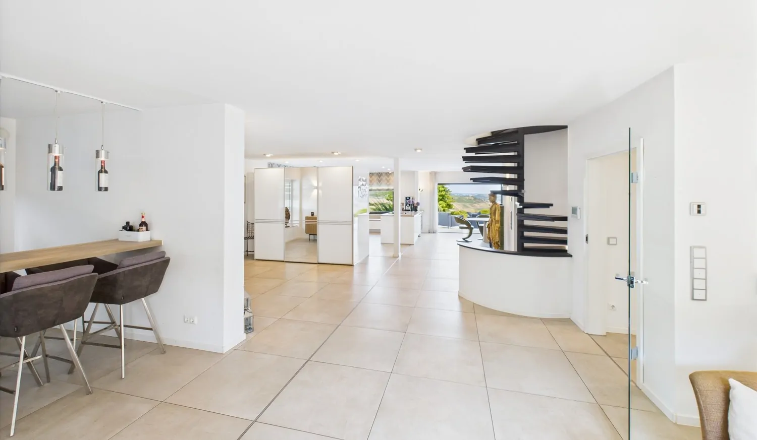 großzügige Räumlichkeiten