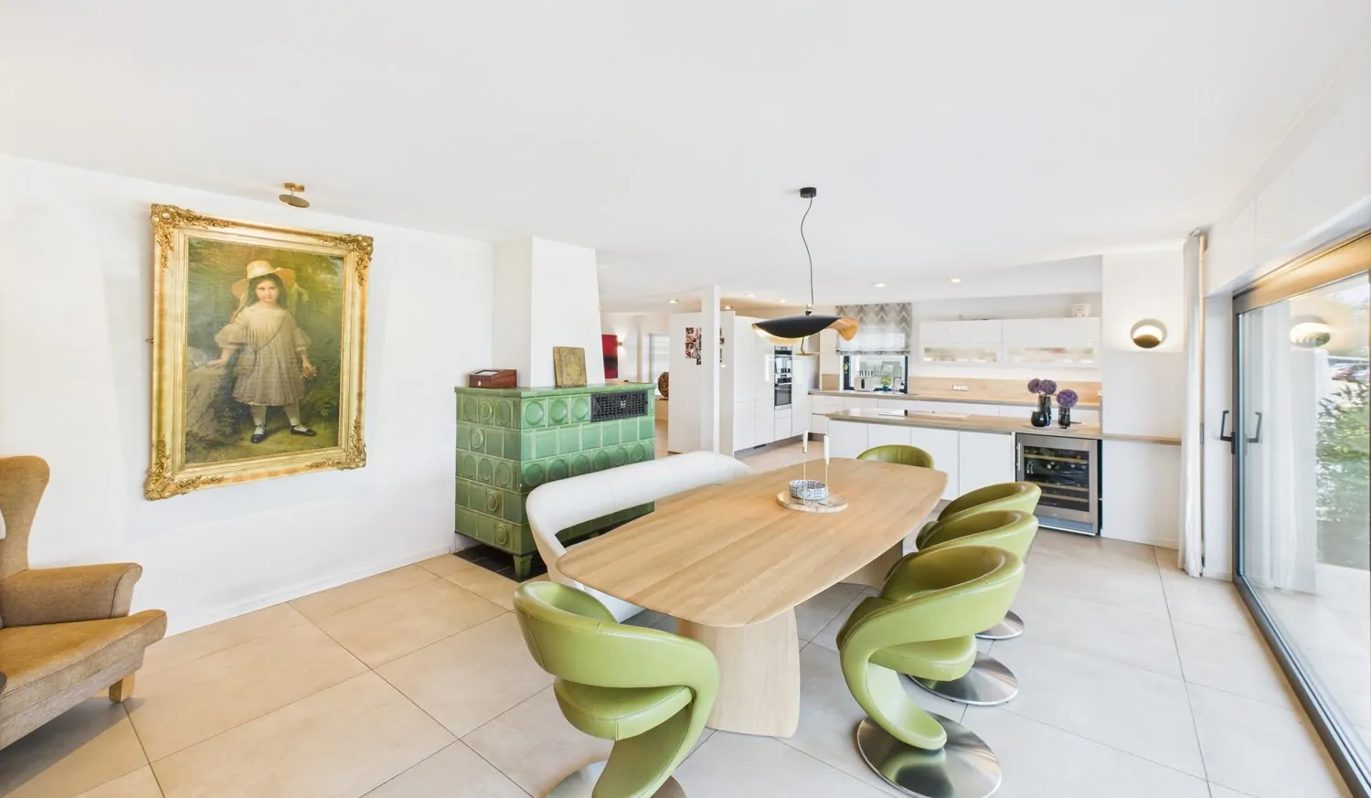 großzügiger Essbereich