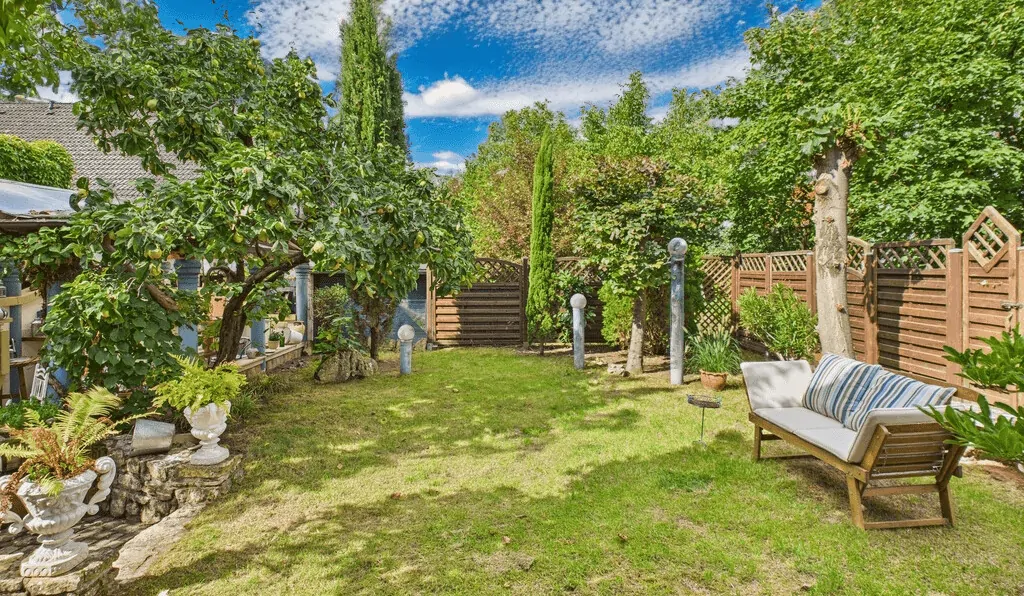 idyllischer Gartenbereich