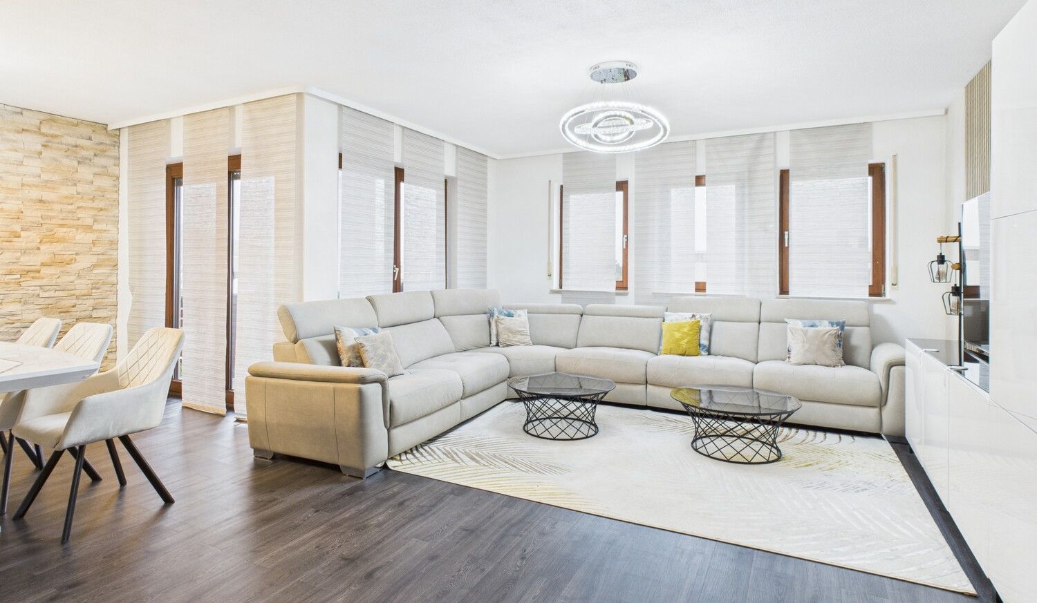 Großzügiges Wohn/-Esszimmer