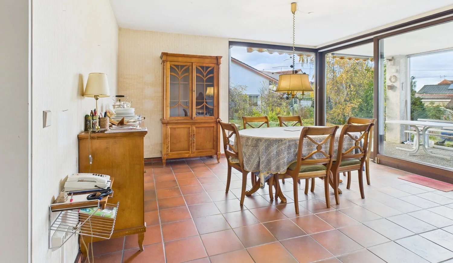 Lichtdurchfluteter Essbereich