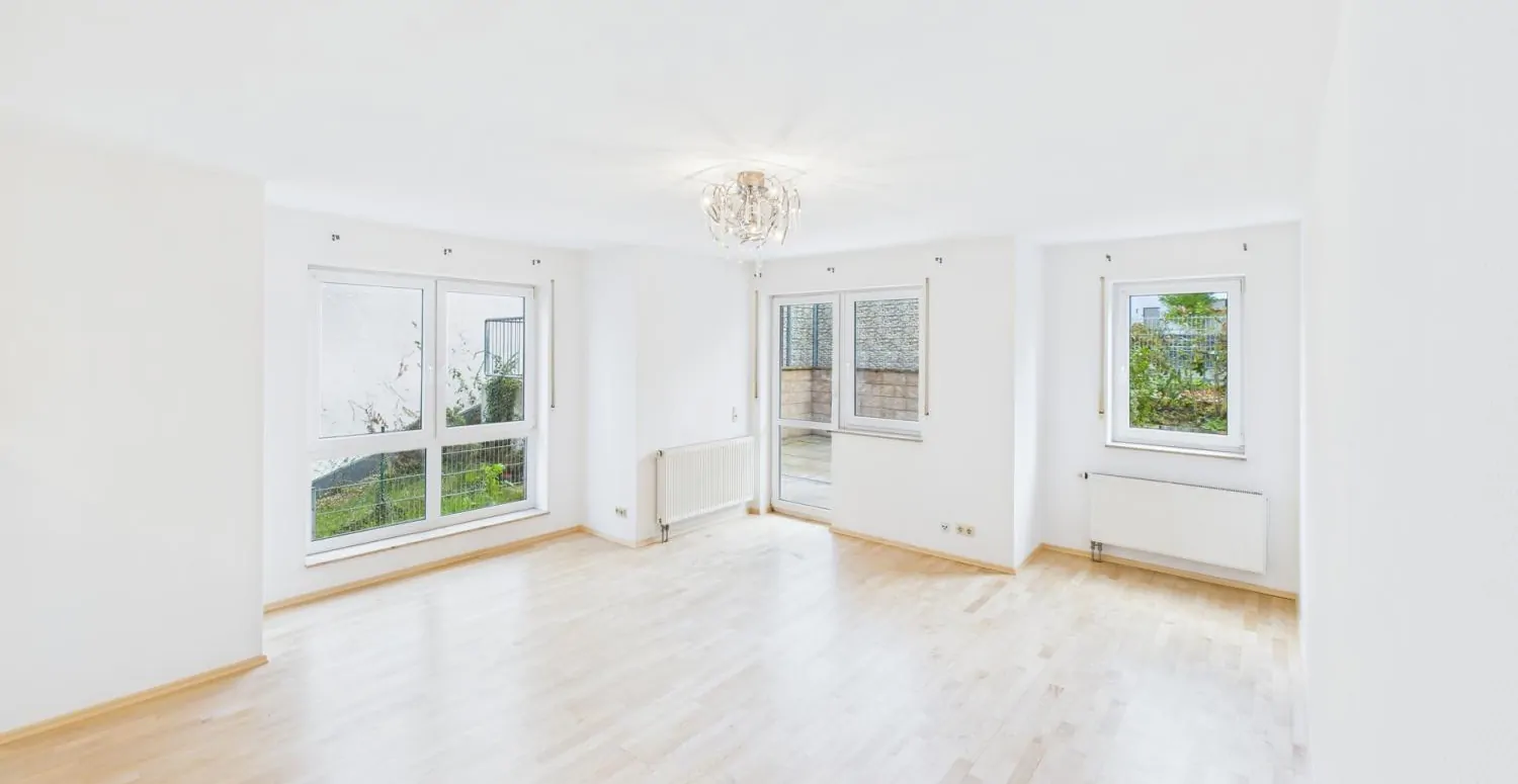 lichtdurchfluteter Wohnbereich