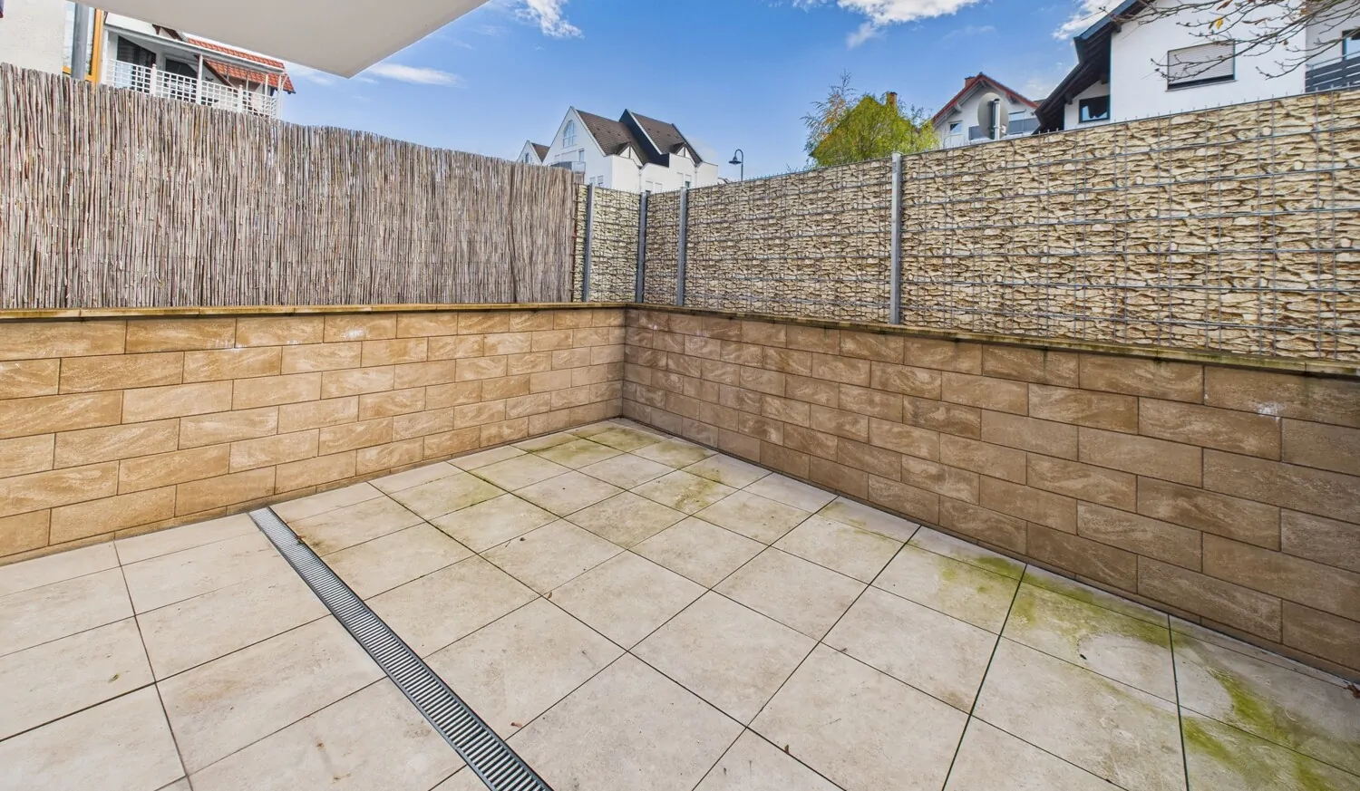 großer Terrassenbereich...