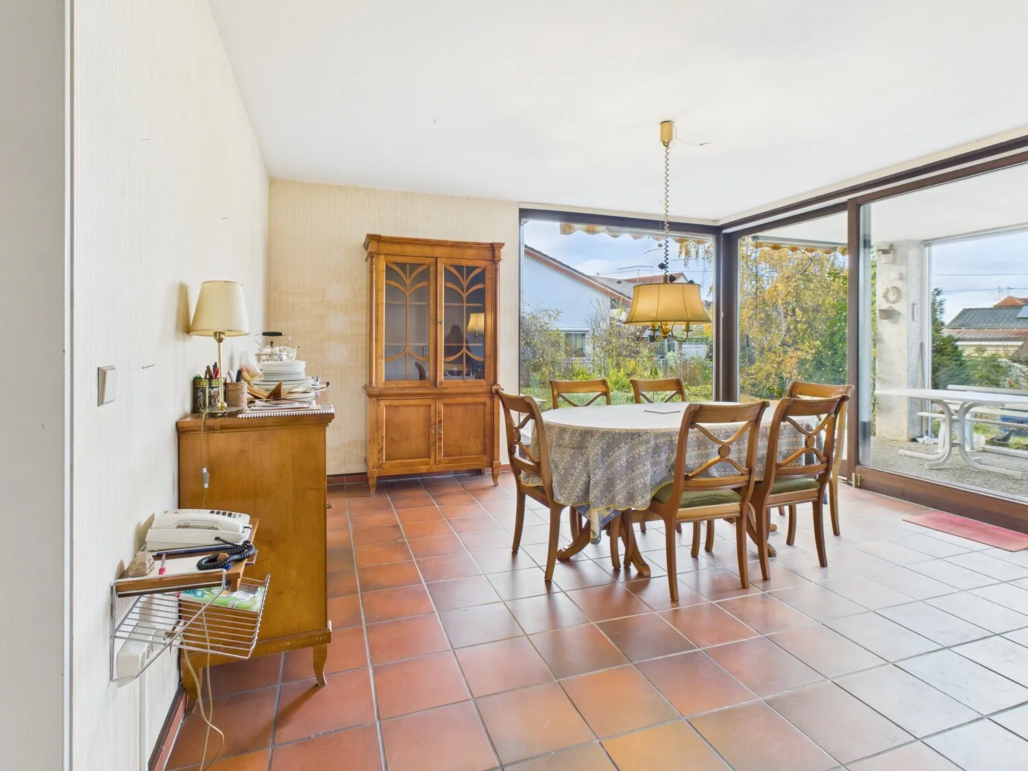 Lichtdurchfluteter Essbereich