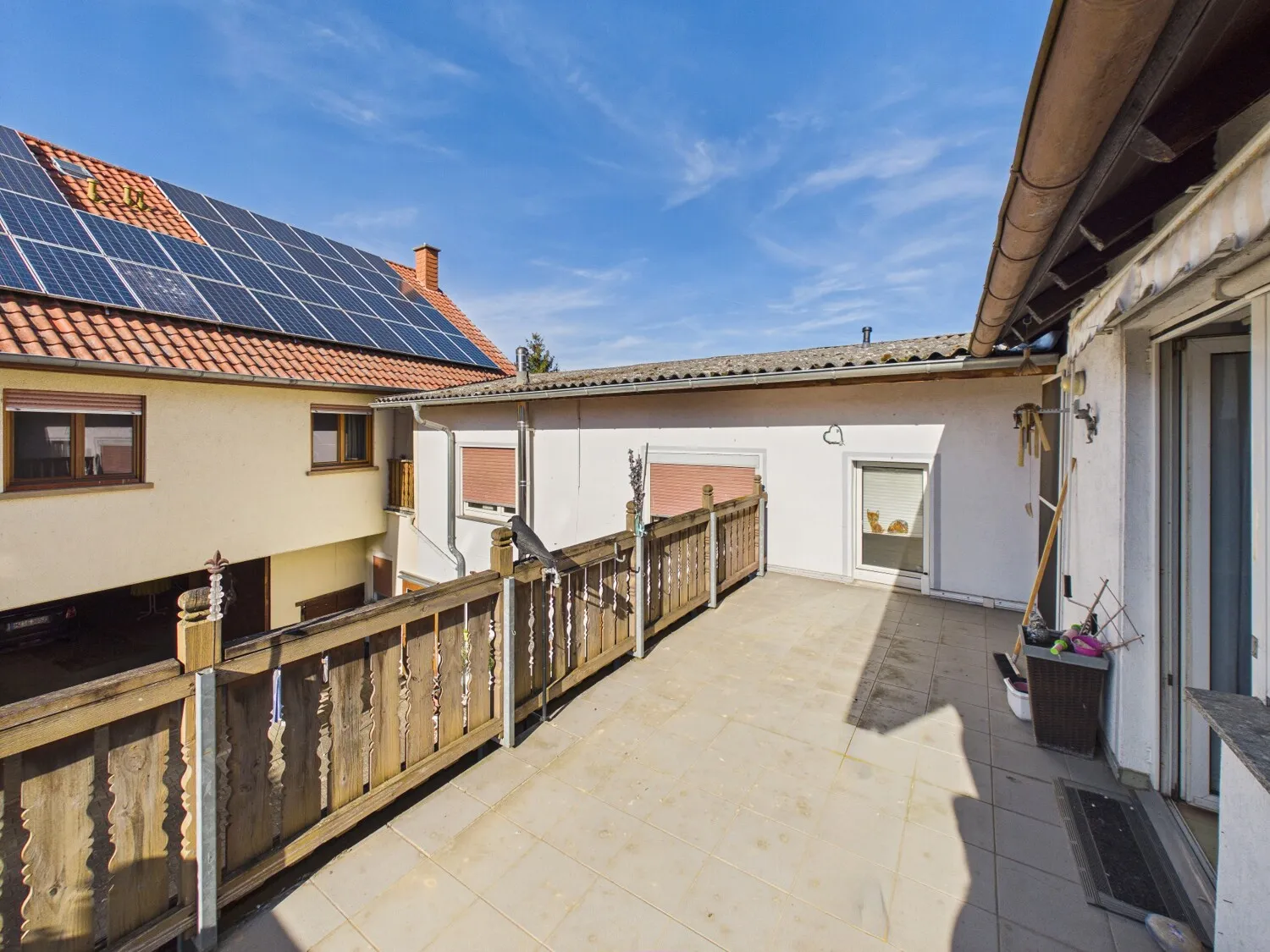 ...sonnigem Balkon