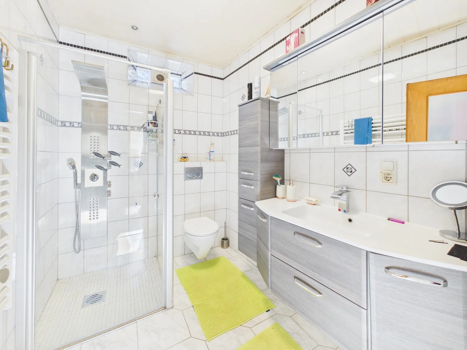 ...saniertem Badezimmer