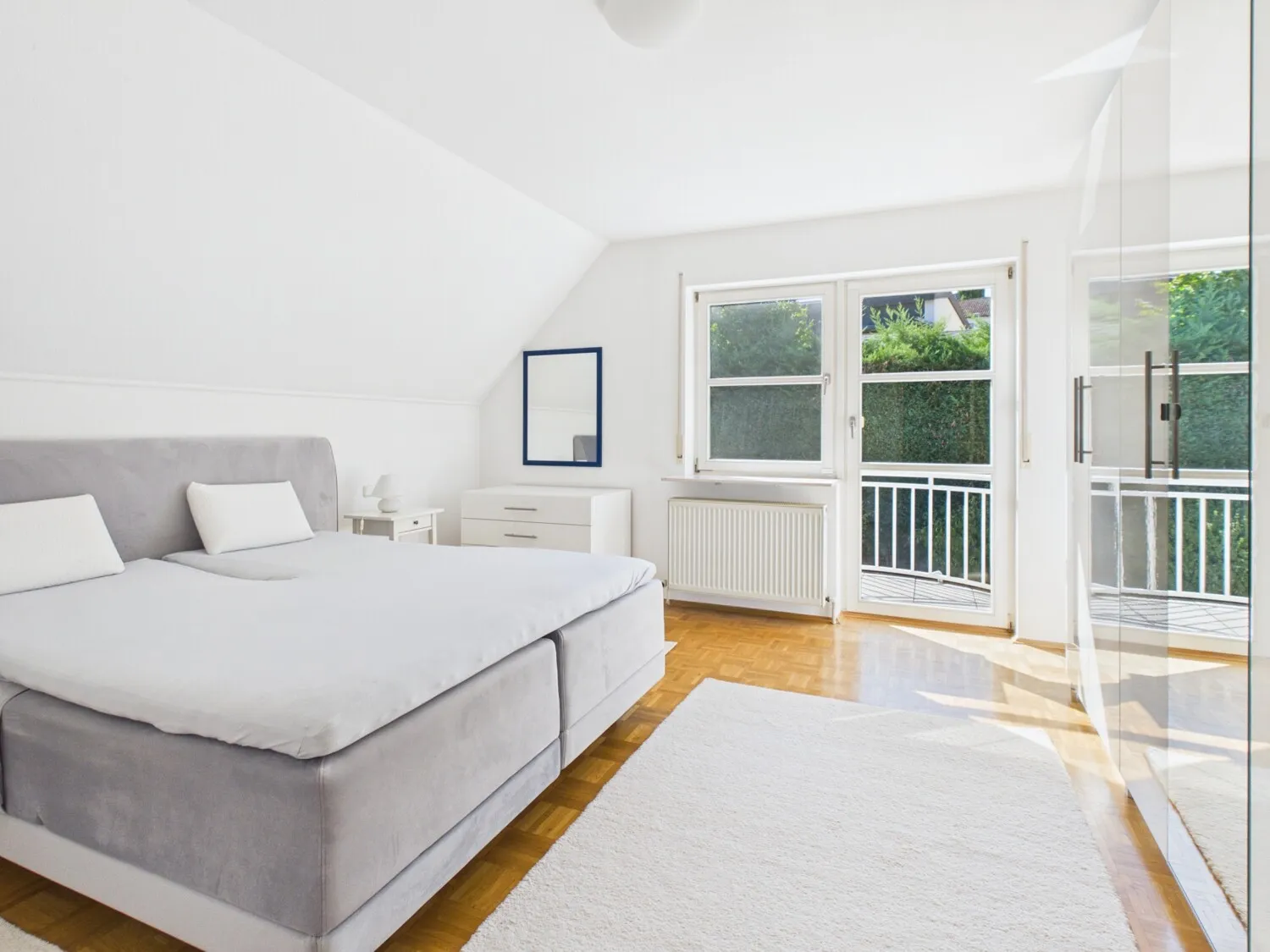 Elternschlafzimmer mit Balkon