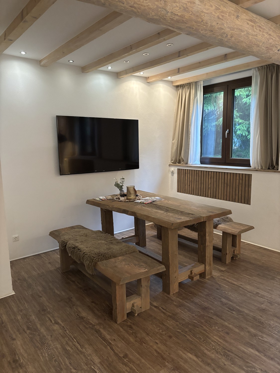 Essbereich mit TV