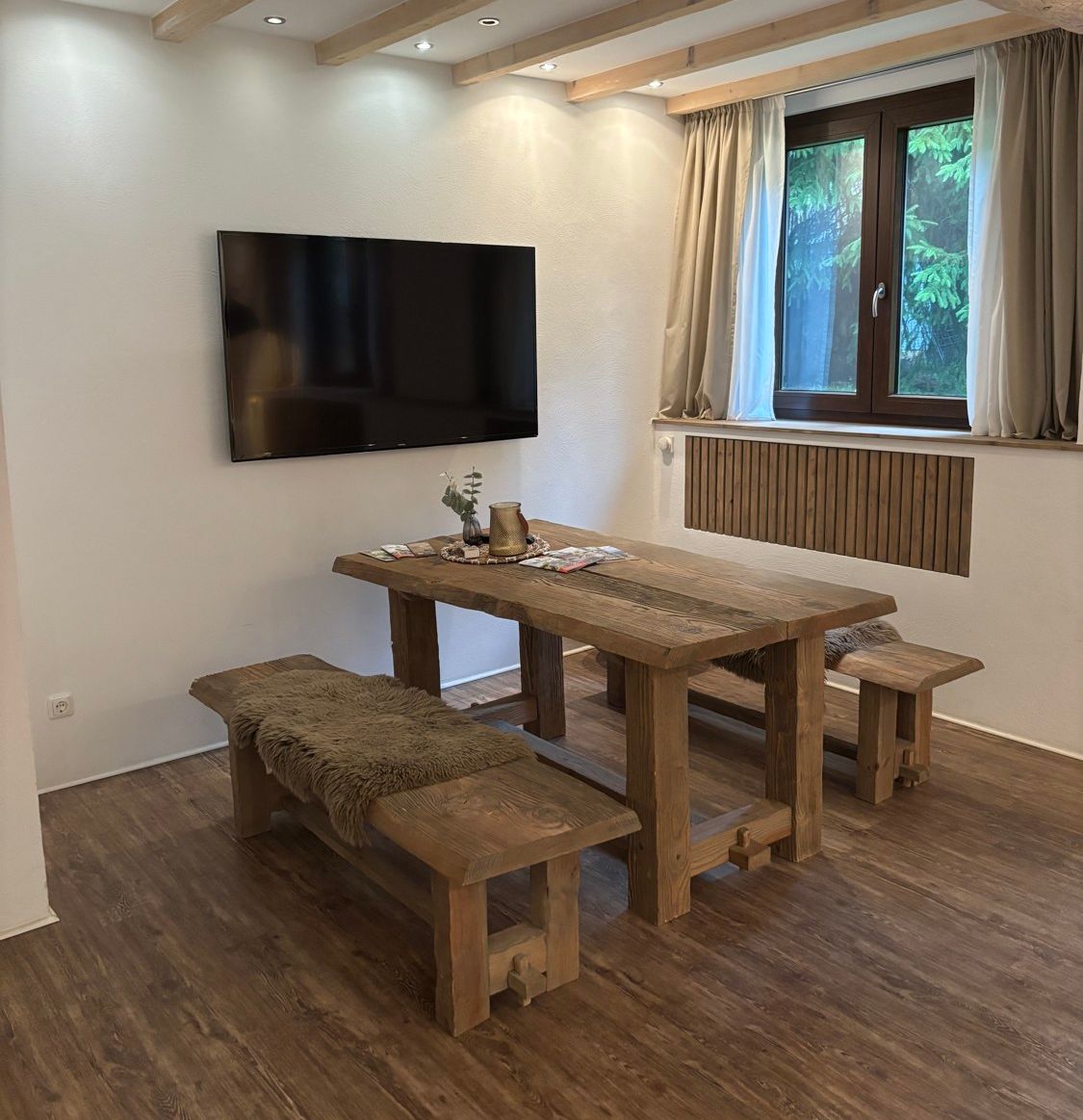 Essbereich mit TV