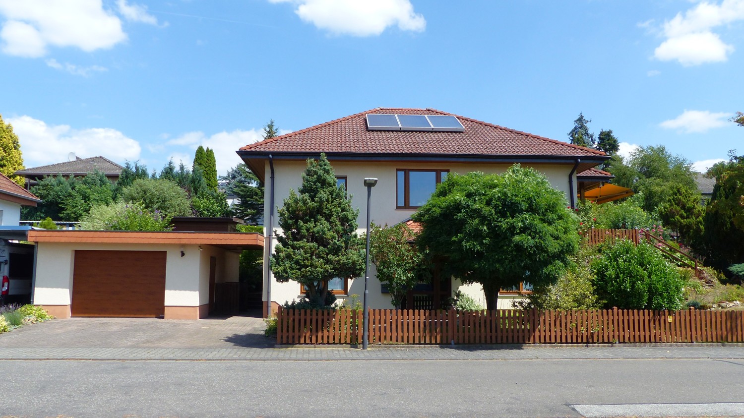 Straßenansicht