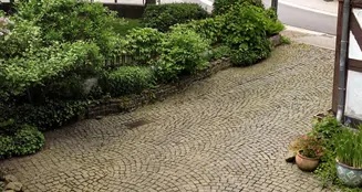 von_poll_real_estate_property_25332017_image_0