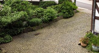 von_poll_real_estate_property_25332017_image_0