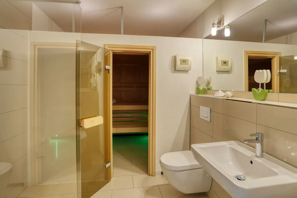 Duschbad und Sauna im Gartengeschoss