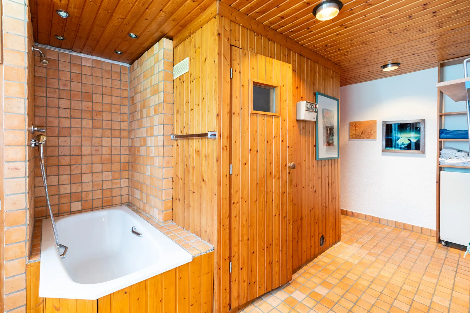 Sauna mit Badewanne