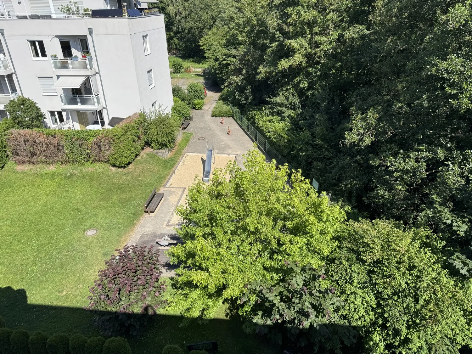 Blick auf Spielplatz