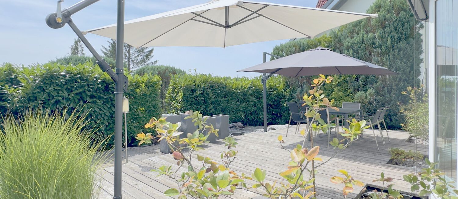 Geräumige Terrasse vor dem Wohn- / Essbereich