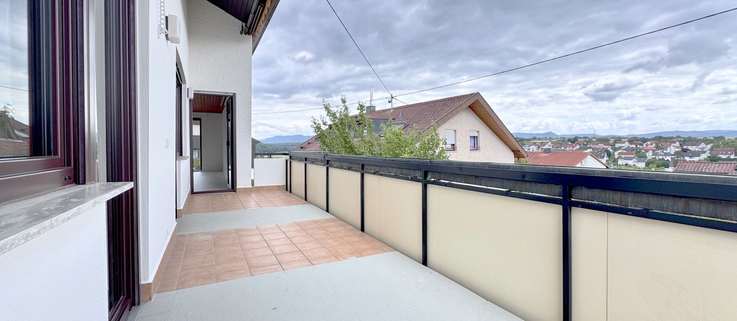 Balkon mit elektr. Markise