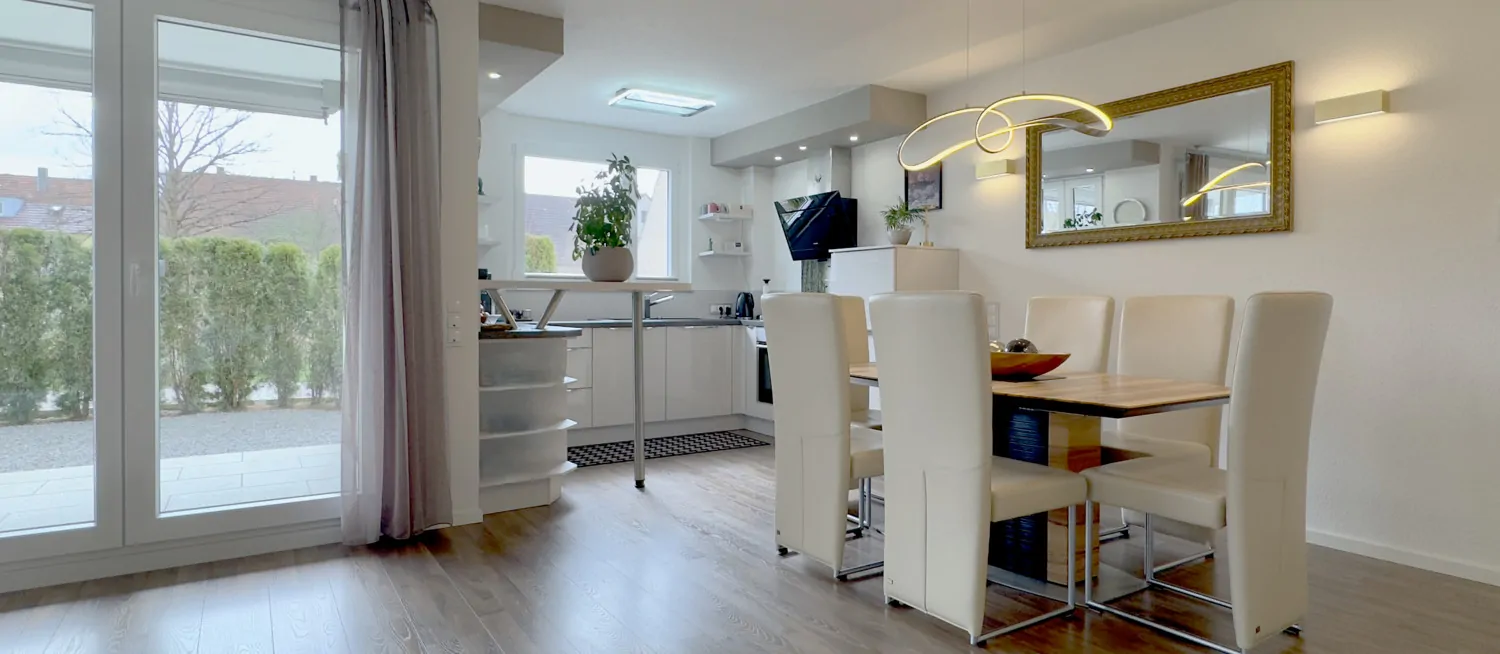 Essbereich mit offener Küche