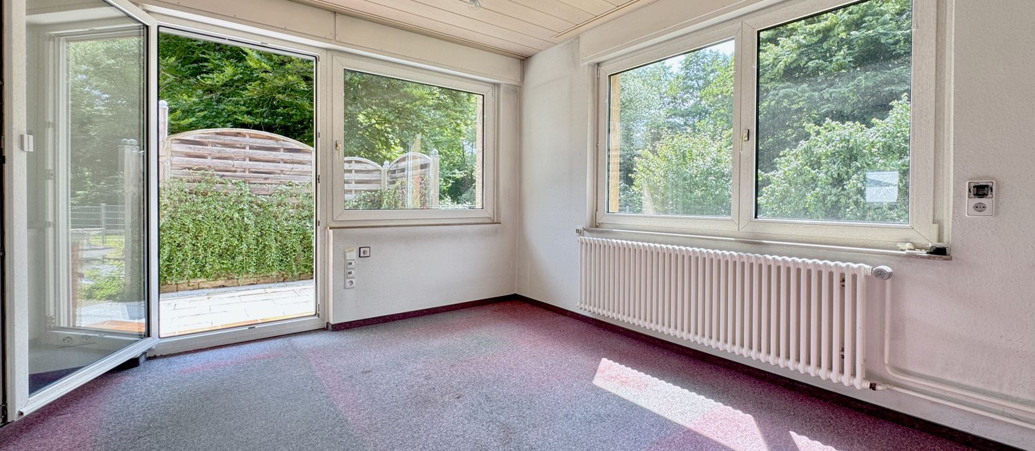 Esszimmer mit Zugang zur Terrasse