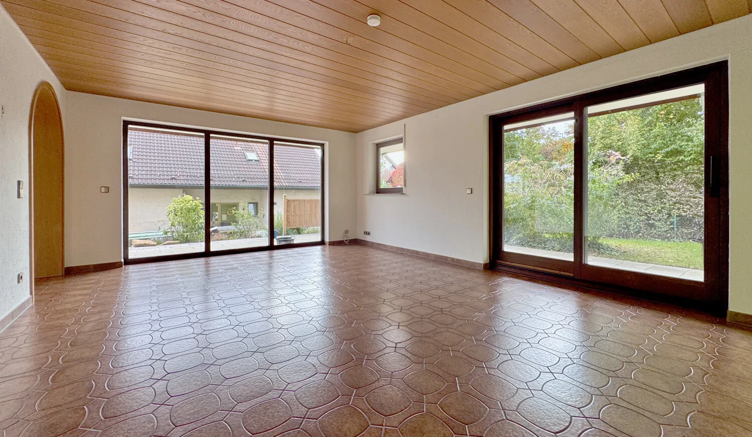 Großzügiges Wohnzimmer - aktueller Zustand