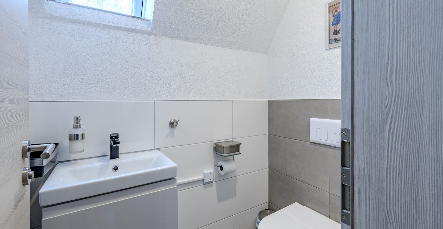 Modernes Gäste WC