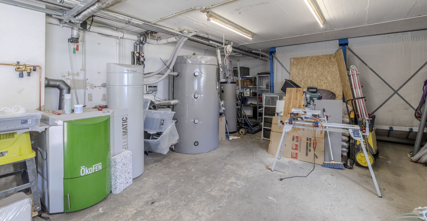 Technik in der übergroßen Garage