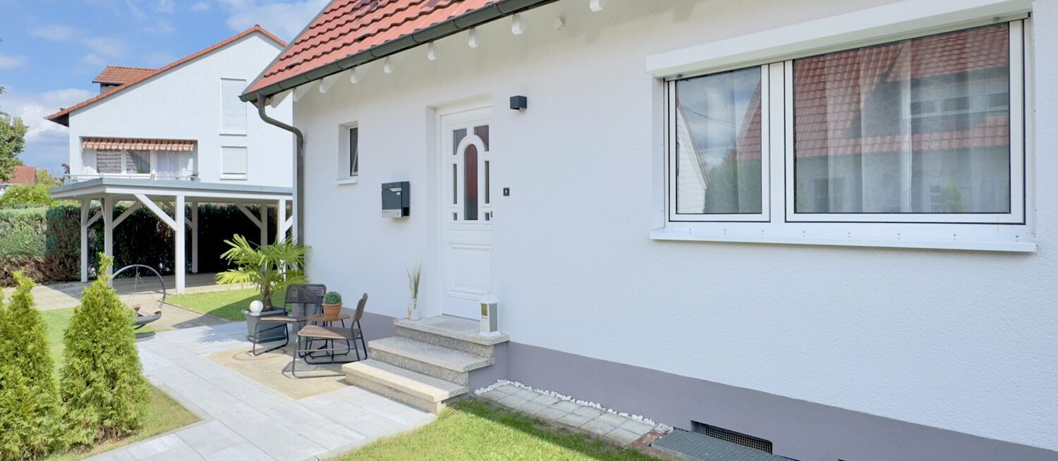 Modernisierte Außenanlagen und Hauseingang