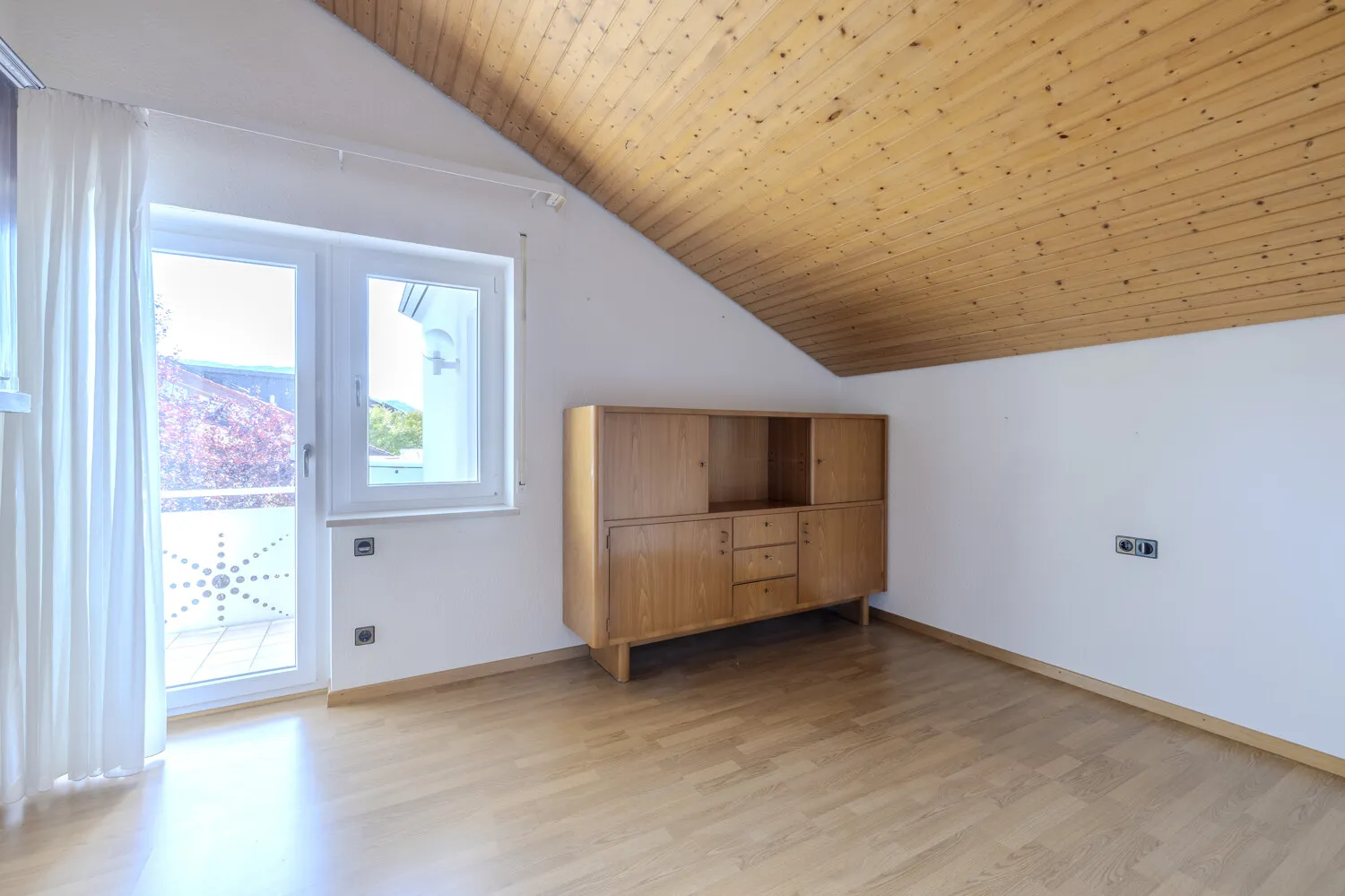 Kinder- oder Schlafzimmer II mit Balkonzugang