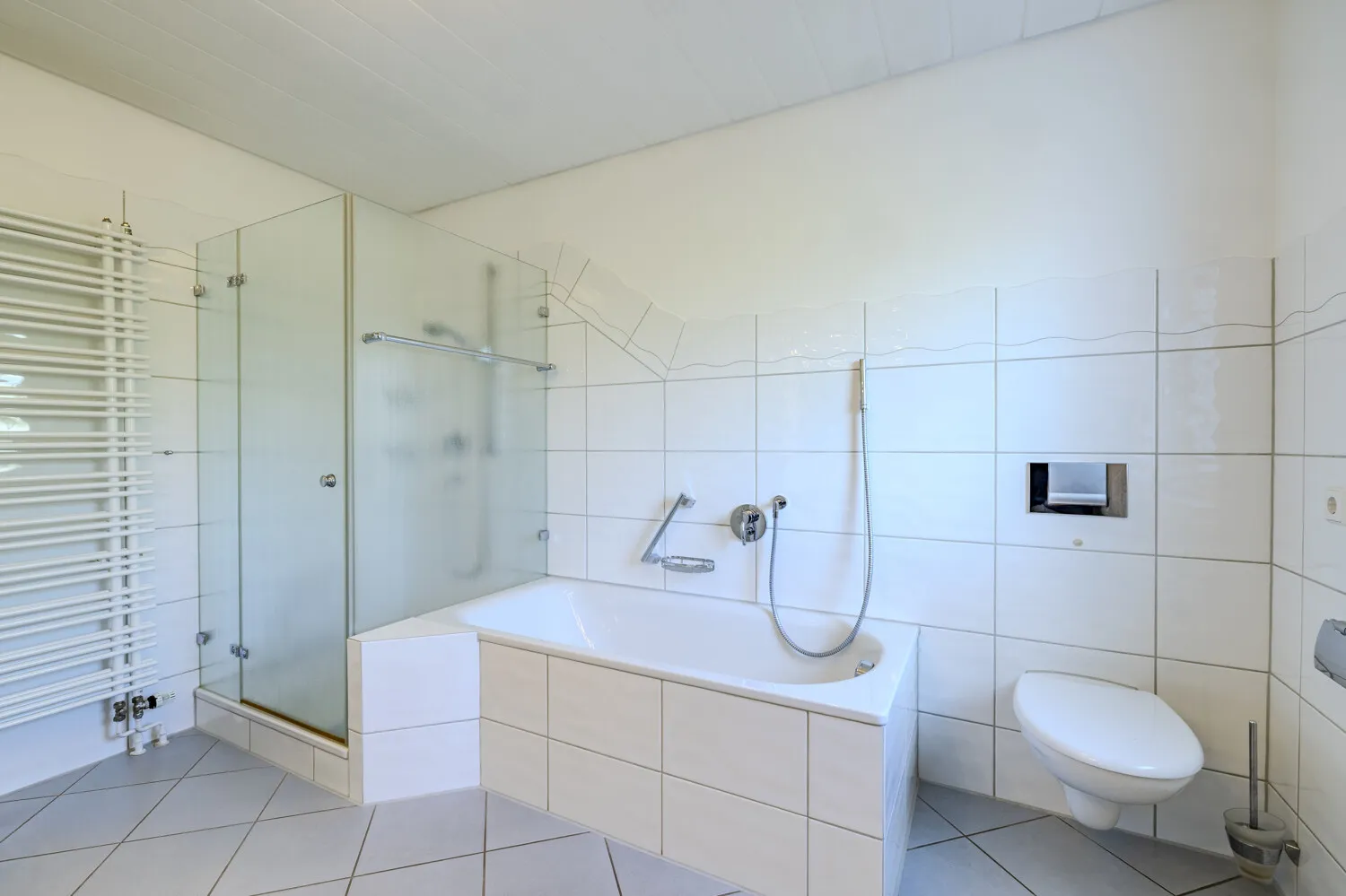 Helles Tageslicht-Bad en Suite