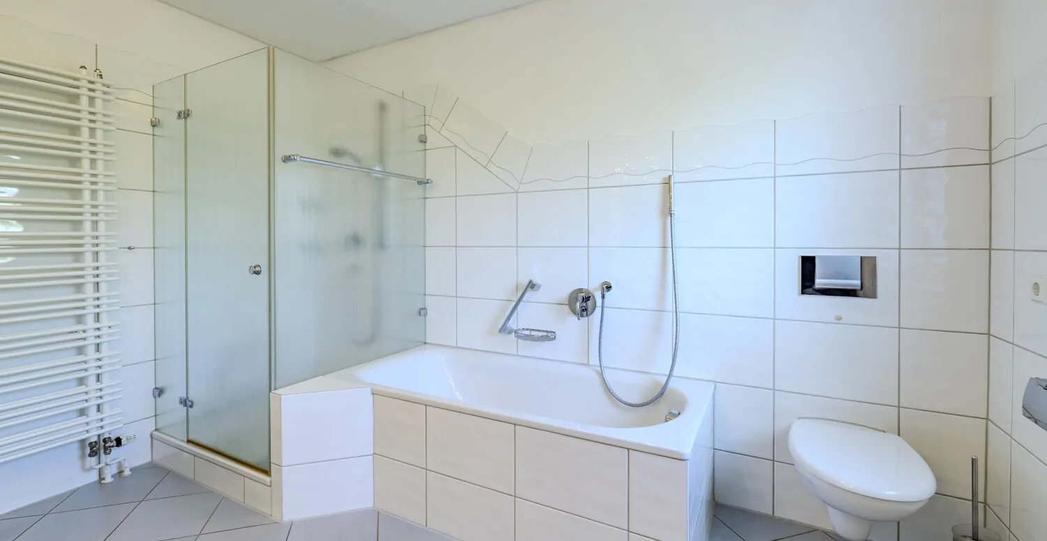 Helles Tageslicht-Bad en Suite