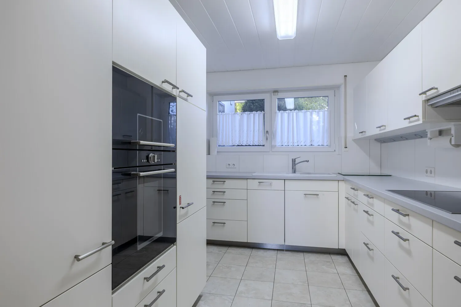 Geräumige Einbauküche