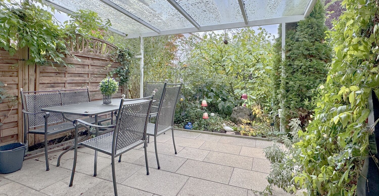 Großzügige Terrasse mit Anbindung an den gemeinschaftlichen Garten