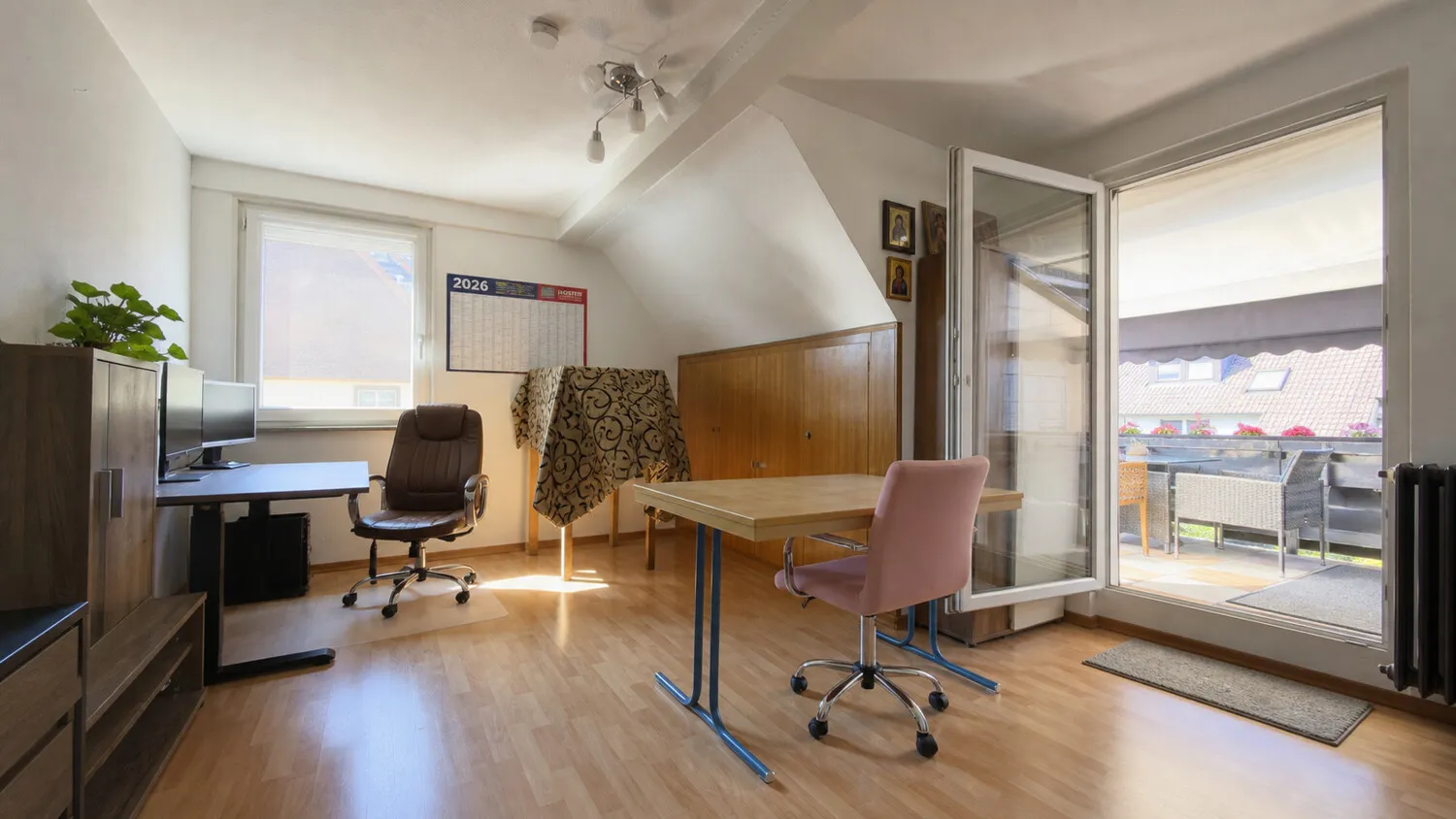 Büro große Wohnung 2. OG