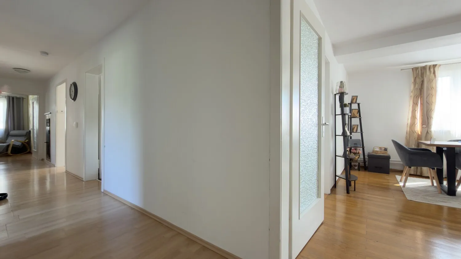 Flur große Wohnung 2. OG