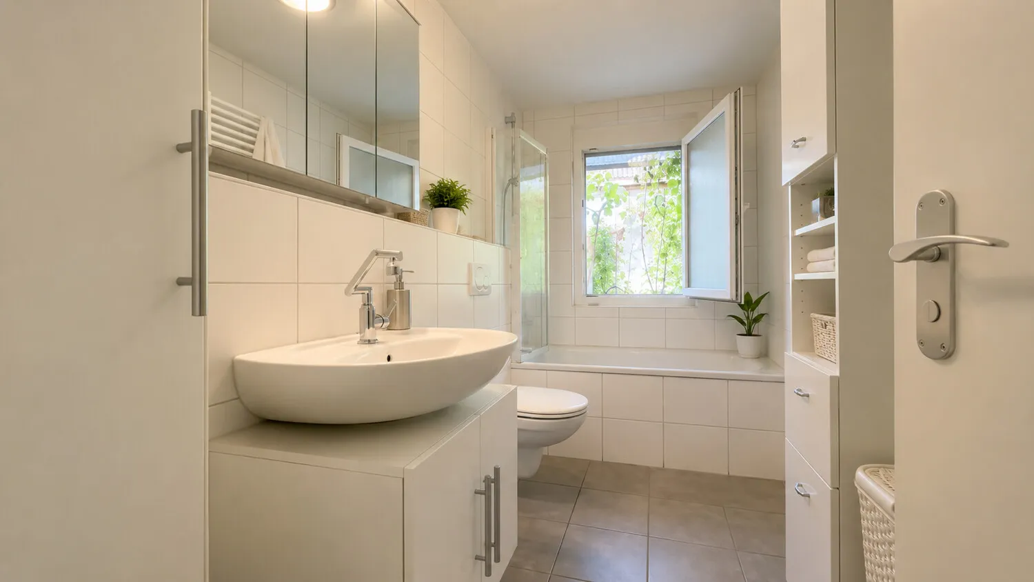Bad große Wohnung OG