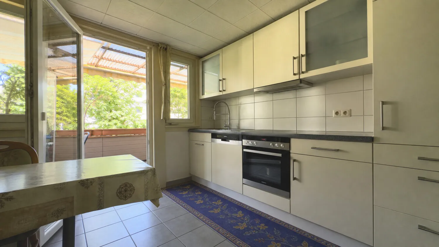 Küche große Wohnung OG