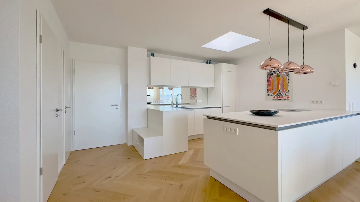 Moderne Küche mit hochwertigem Küchenblock und exklusiven Einbauten