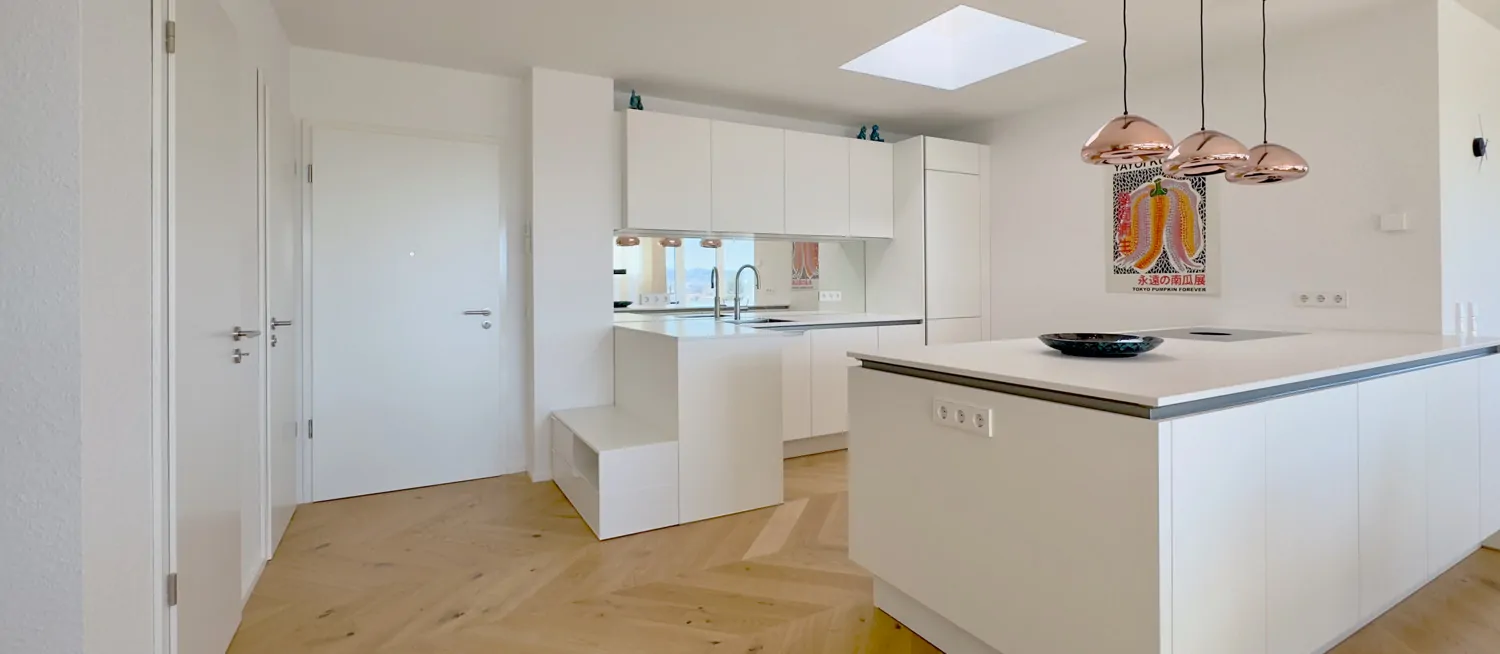 Moderne Küche mit hochwertigem Küchenblock und exklusiven Einbauten