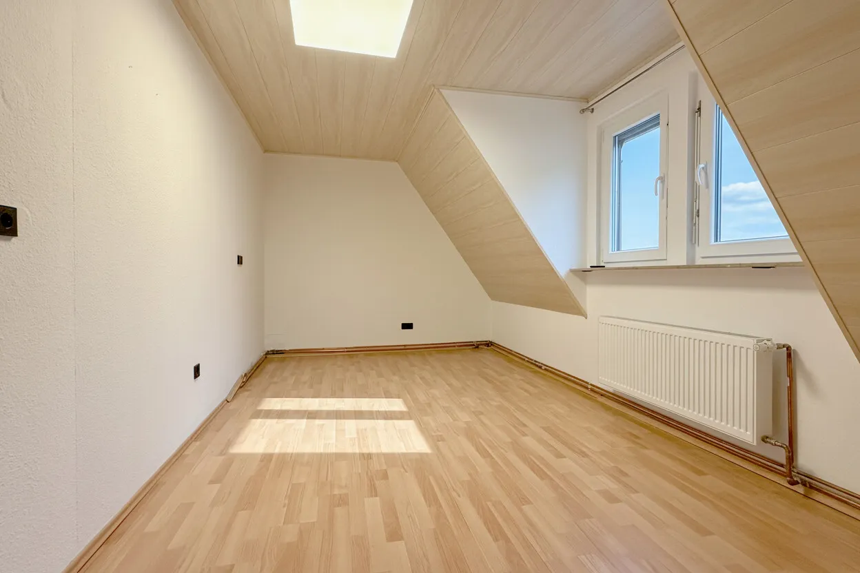 Homeoffice oder Gästezimmer im Dachgeschoss