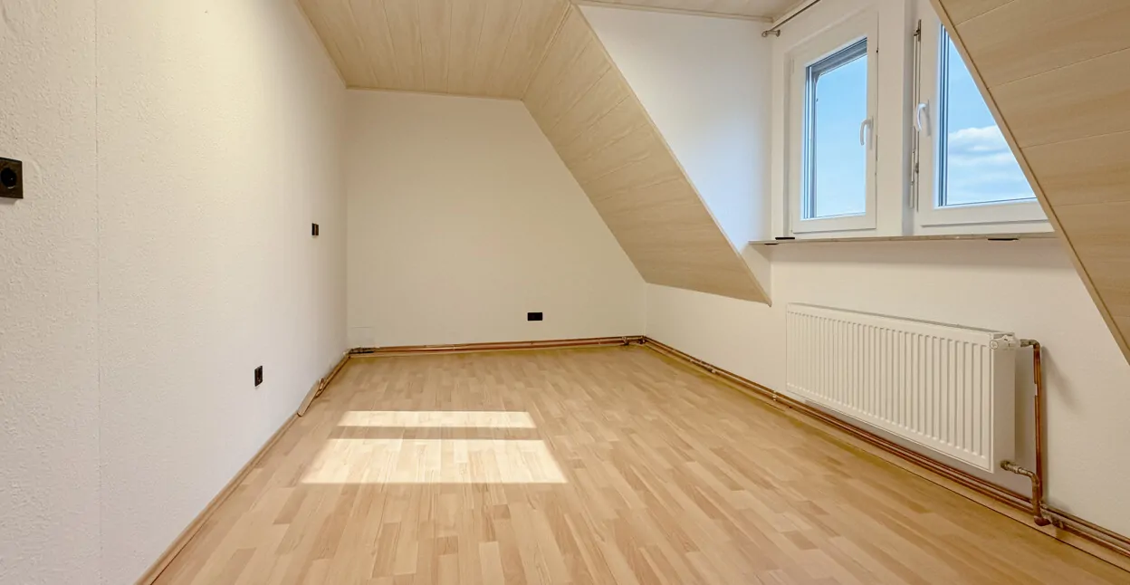Homeoffice oder Gästezimmer im Dachgeschoss