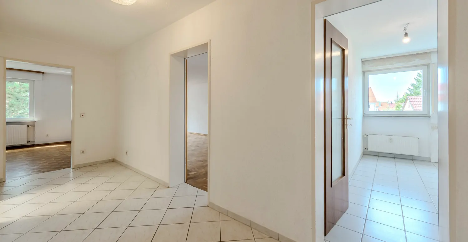 Flur mit Zugang zu den Zimmern