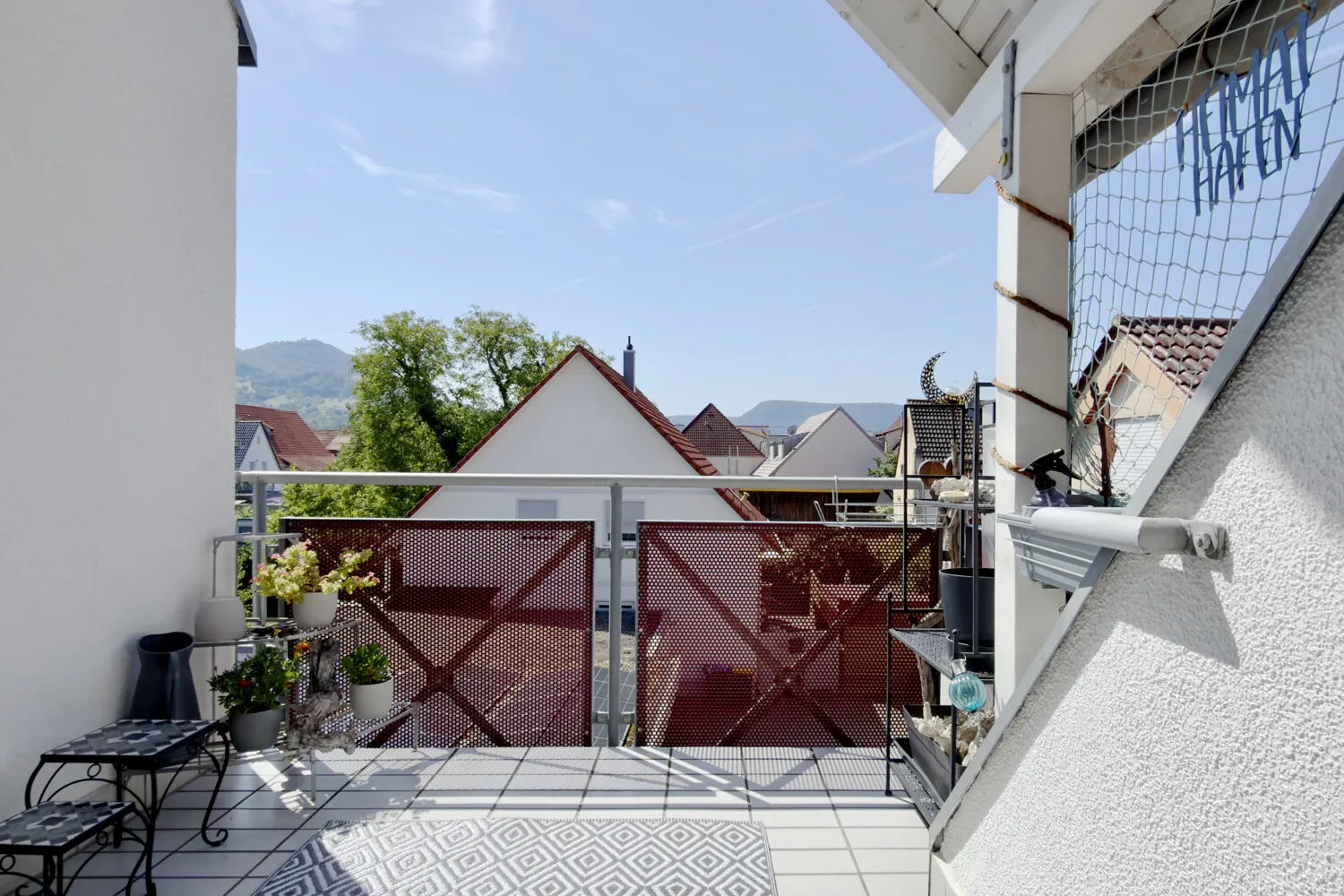 Balkon mit Markise und Teckblick