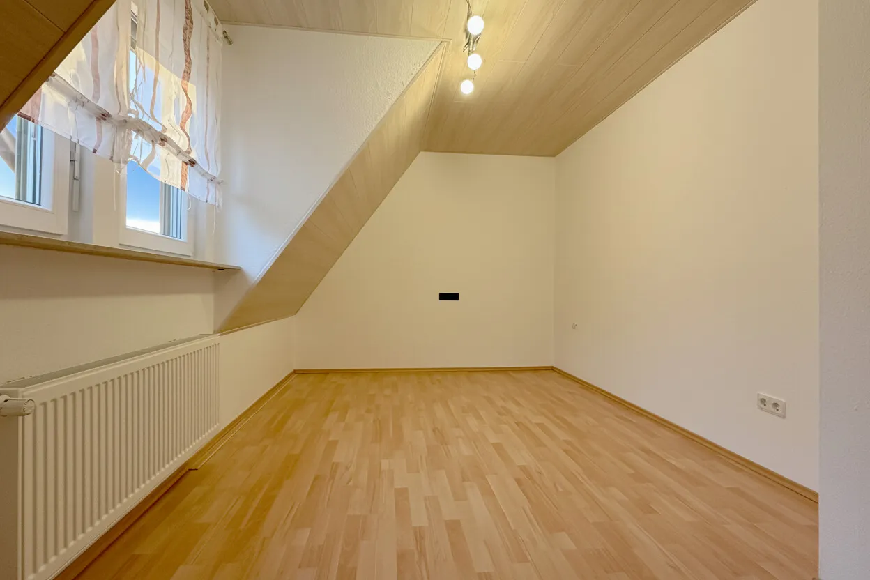 Kinder- oder Schlafzimmer III im Dachgeschoss