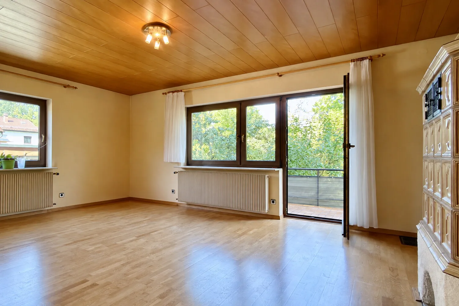 Wohn- / Essbereich mit Zugang zur Terrasse
