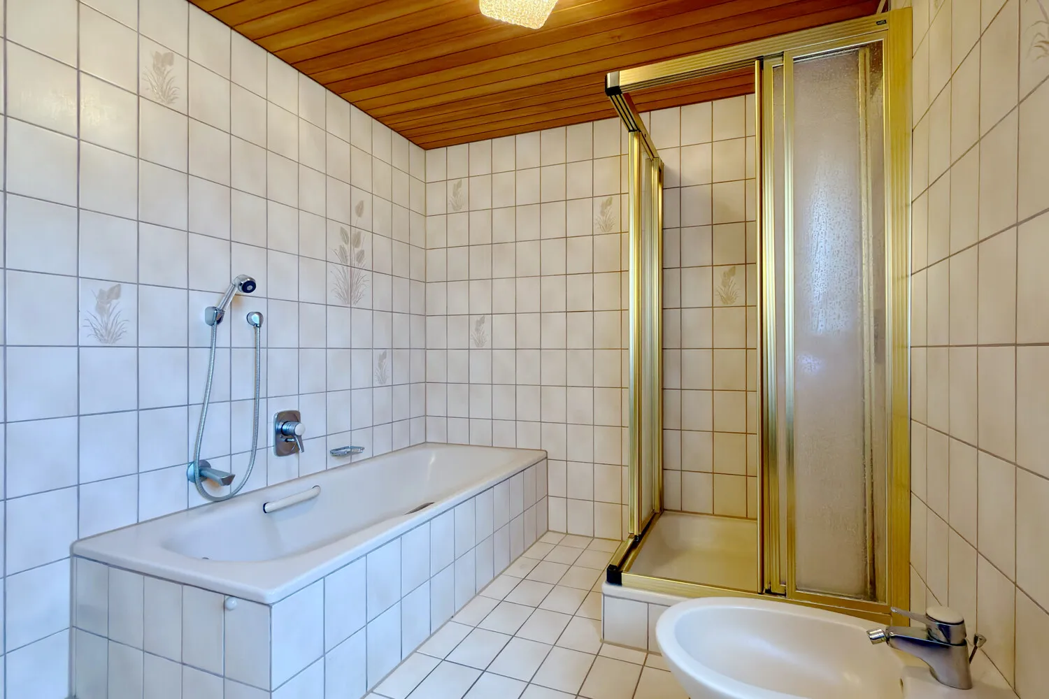 Tageslicht-Badezimmer im Erdgeschoss