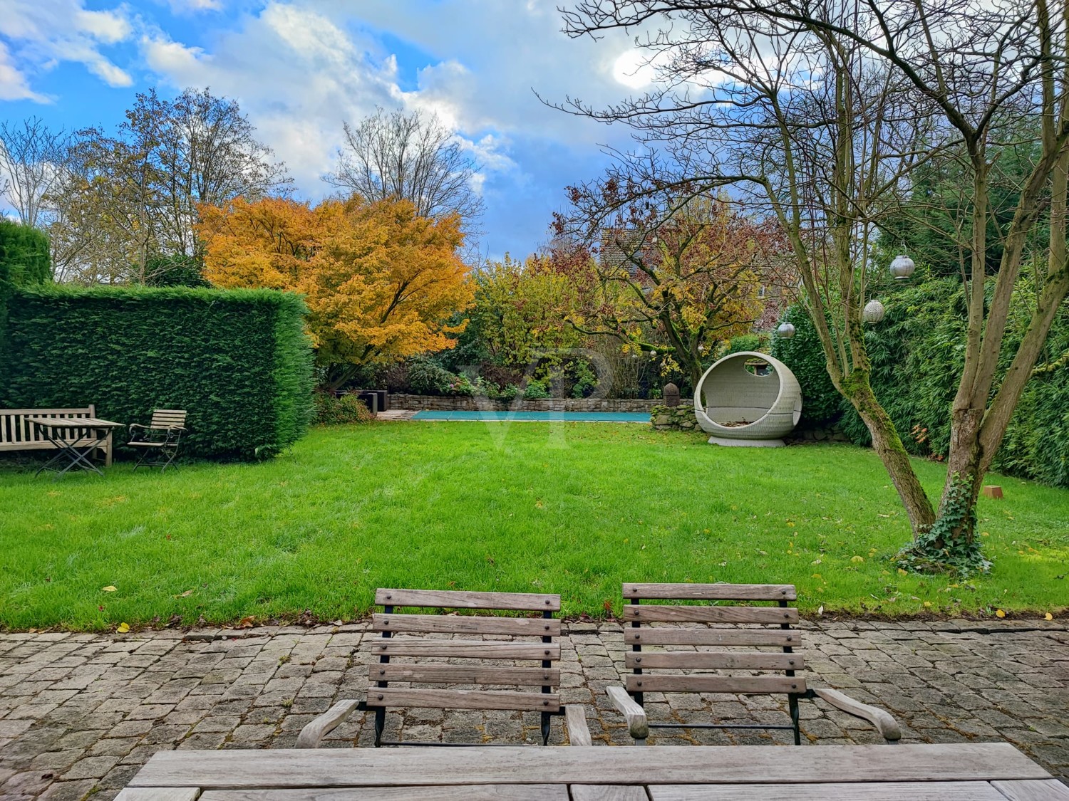 Garten mit Blick zum Pool