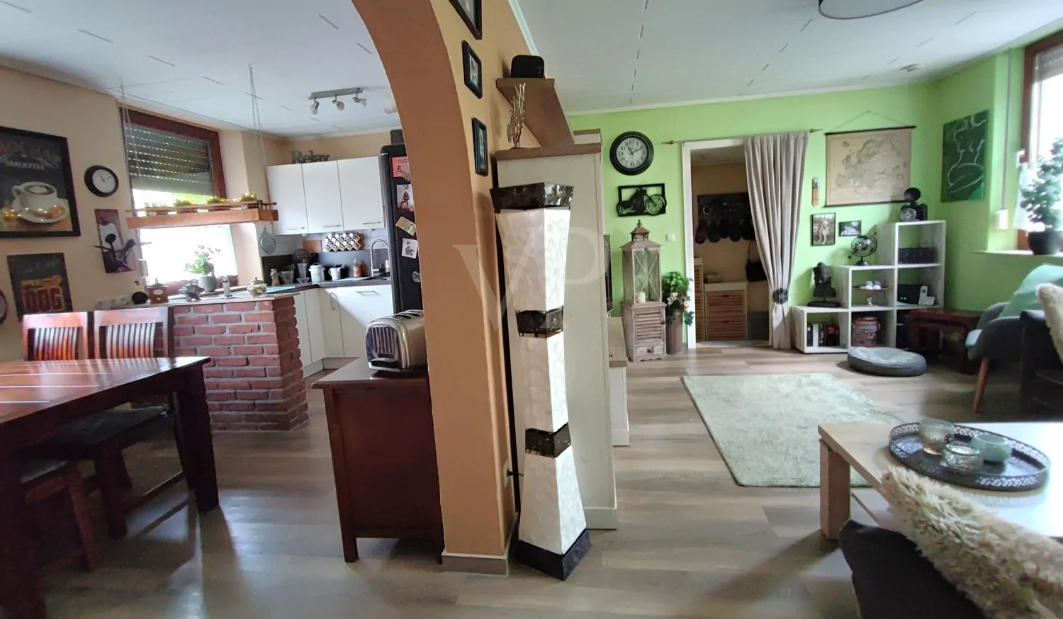 Blick in WZ und Küche